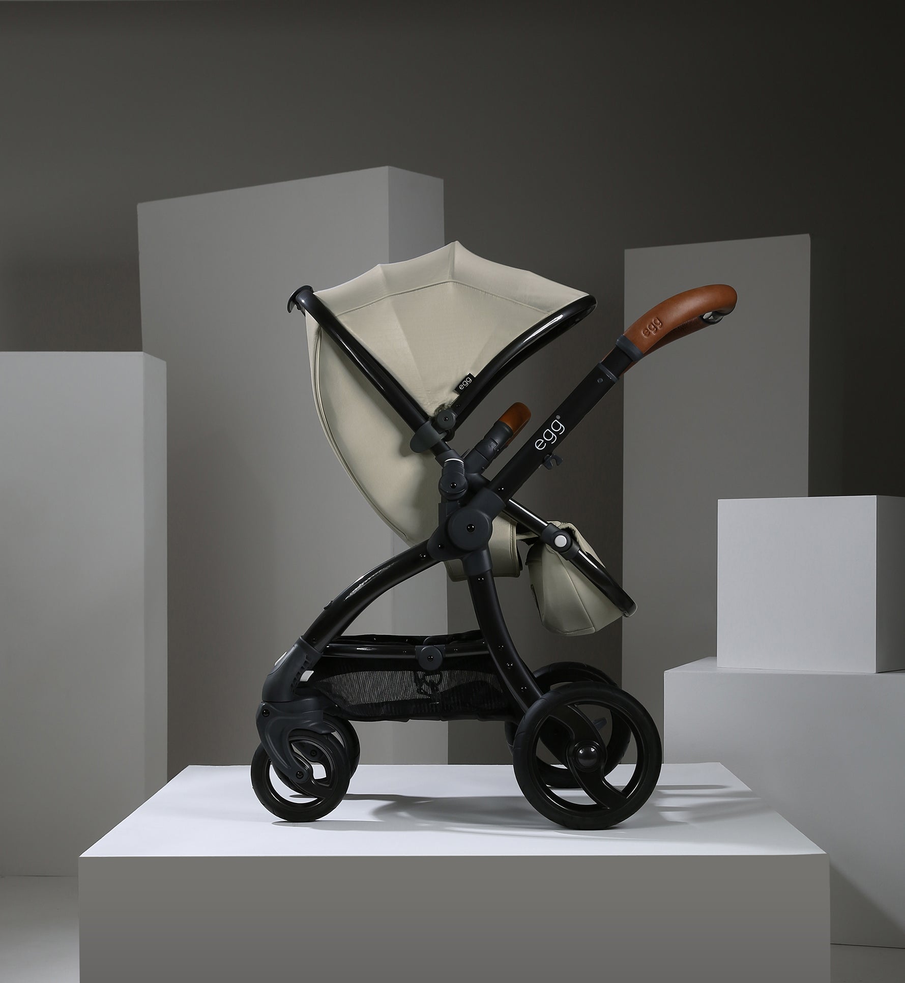 Egg hotsell jurassic pram