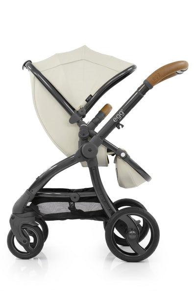 Egg shaped outlet stroller