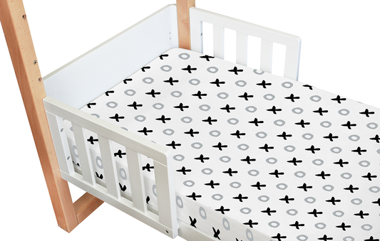 Amani Bebe Organic Standard Fitted Sheet – Tic Tac Toe